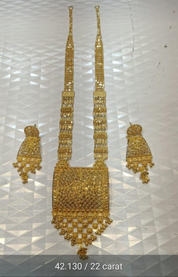 Golden Necklace Set WIth Hearings